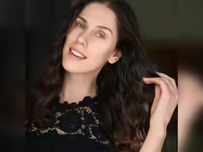 Cassandra Bankson with no makeup, showing her real skin and acne